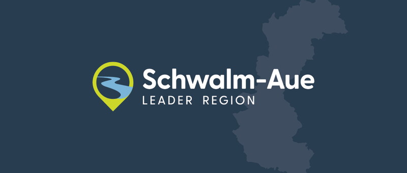 Das Logo der Schwalm-Aue wird auf einem dunkelblauen Hintergrund abgebildet